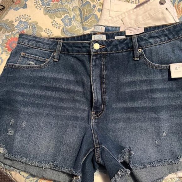 New with Tags 4 Pairs Jean Shorts - Picture 4 of 4
